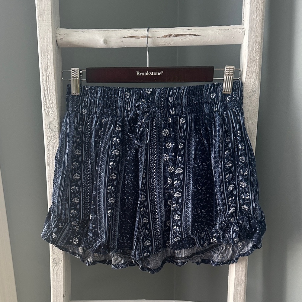 Hollister Women's Blue Patterned High Waist Shorts